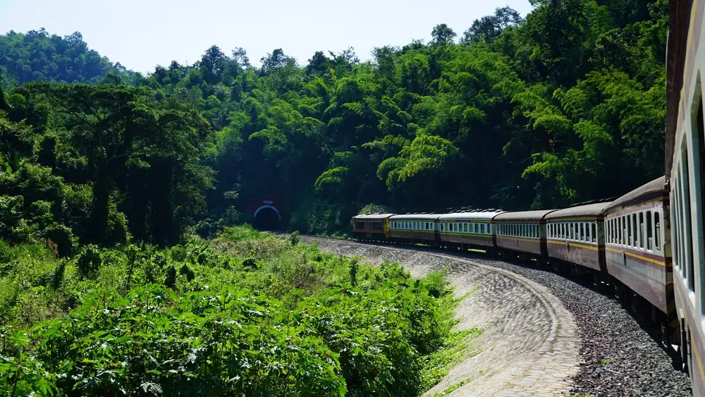 perjalanan naik kereta